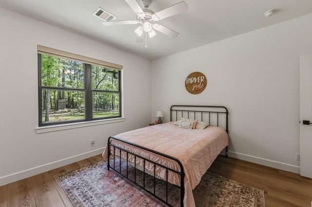 157 Wagon Pass Drive, Huntsville, TX 77340
