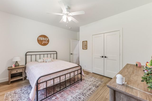 157 Wagon Pass Drive, Huntsville, TX 77340