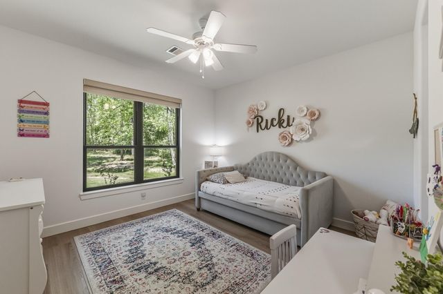 157 Wagon Pass Drive, Huntsville, TX 77340