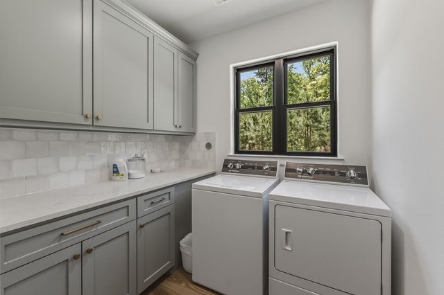 157 Wagon Pass Drive, Huntsville, TX 77340