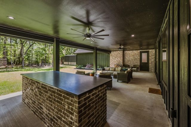 157 Wagon Pass Drive, Huntsville, TX 77340