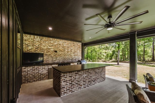 157 Wagon Pass Drive, Huntsville, TX 77340