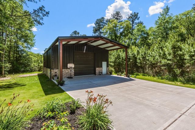 157 Wagon Pass Drive, Huntsville, TX 77340
