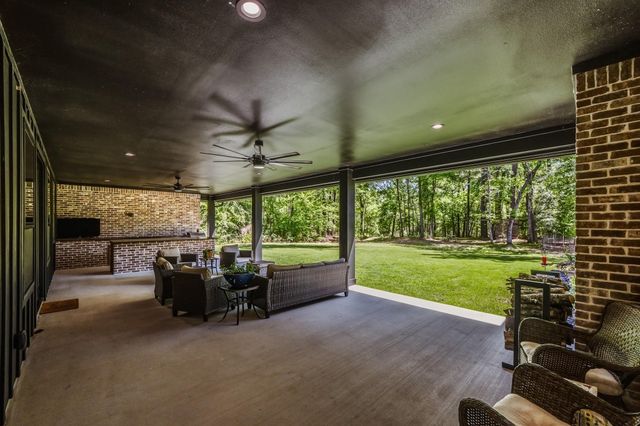 157 Wagon Pass Drive, Huntsville, TX 77340