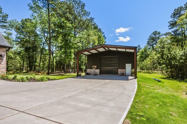 157 Wagon Pass Drive, Huntsville, TX 77340