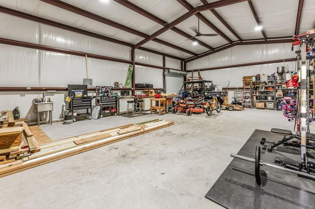 157 Wagon Pass Drive, Huntsville, TX 77340