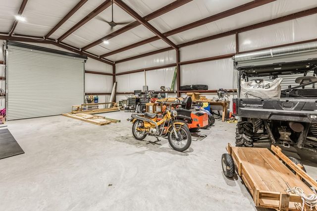 157 Wagon Pass Drive, Huntsville, TX 77340