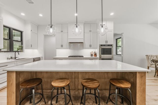 157 Wagon Pass Drive, Huntsville, TX 77340