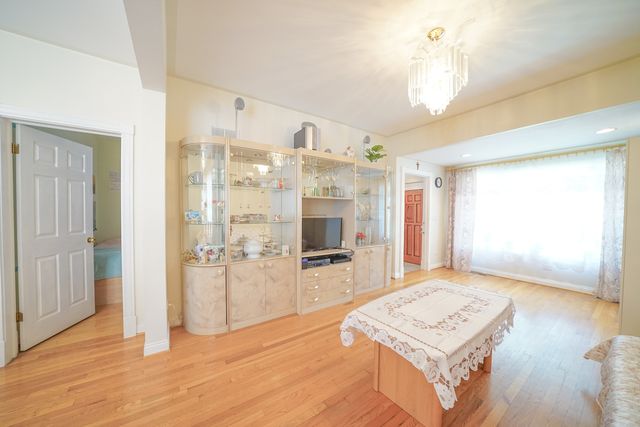 5843 W Warwick Avenue, Chicago, IL 60634