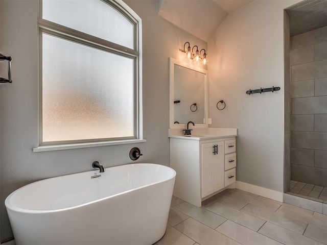 16277 Silver Spring Drive, Choctaw, OK 73020