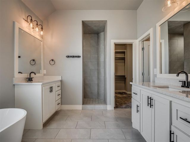 16277 Silver Spring Drive, Choctaw, OK 73020