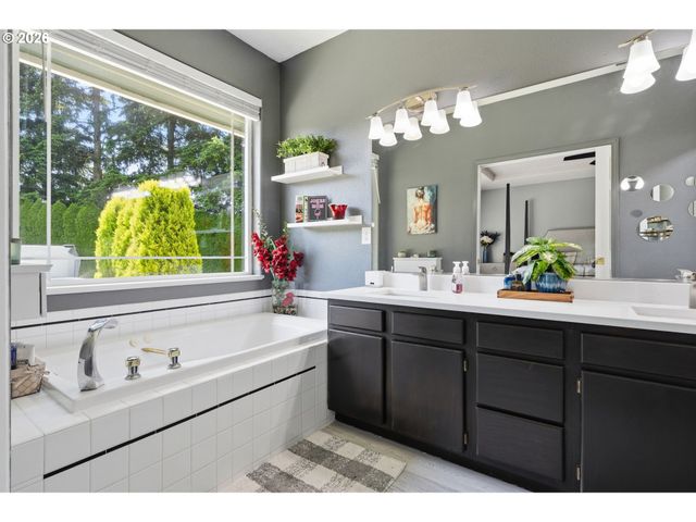 12109 Ne 133RD Ct, Brush Prairie, WA 98606