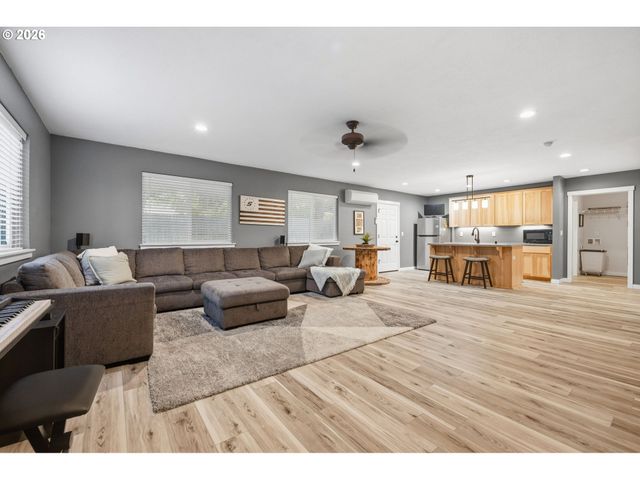 12109 Ne 133RD Ct, Brush Prairie, WA 98606