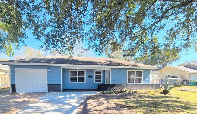 1103 W Camp Circle, La Marque, TX 77568