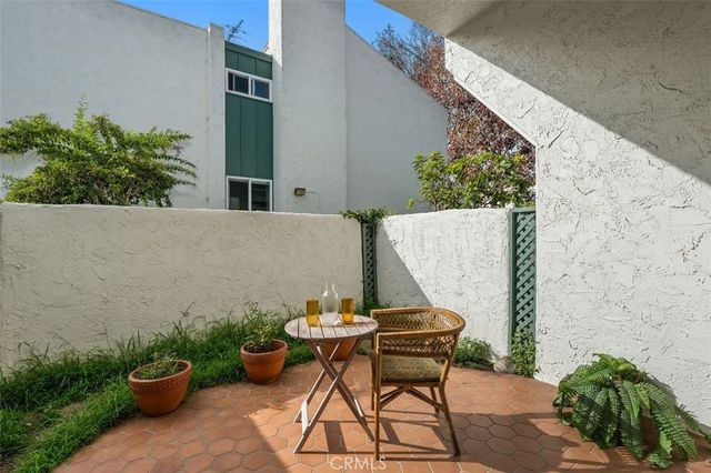 4916 McConnell, Los Angeles, CA 90066