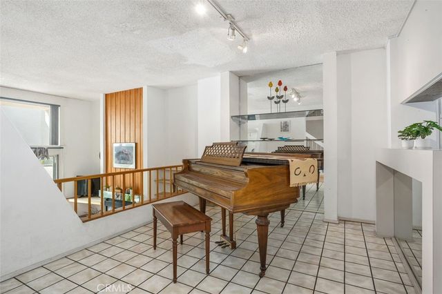 4916 McConnell, Los Angeles, CA 90066