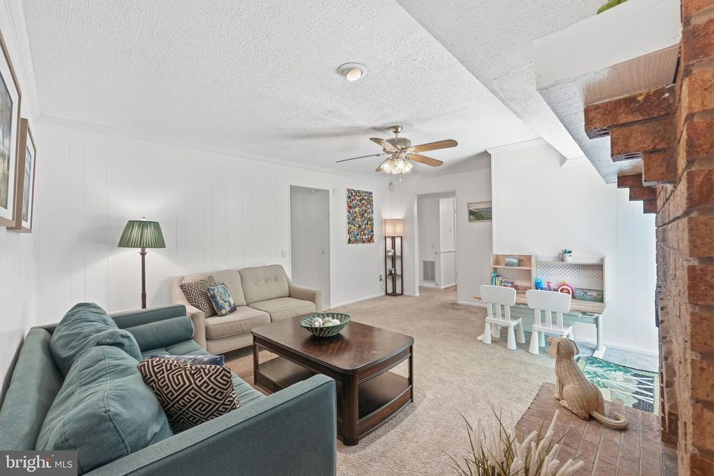 Image 12 of property listing at 2213 AVENTURINE WAY, Silver Spring, MD 20904