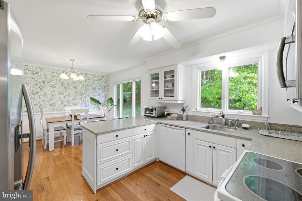 Image 13 of property listing at 2213 AVENTURINE WAY, Silver Spring, MD 20904