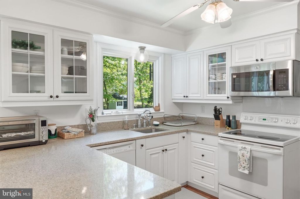 Image 14 of property listing at 2213 AVENTURINE WAY, Silver Spring, MD 20904