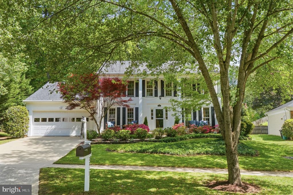 Image 2 of property listing at 2213 AVENTURINE WAY, Silver Spring, MD 20904