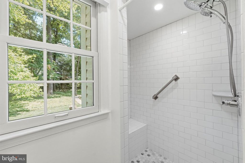 Image 20 of property listing at 2213 AVENTURINE WAY, Silver Spring, MD 20904