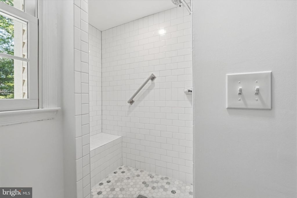 Image 21 of property listing at 2213 AVENTURINE WAY, Silver Spring, MD 20904