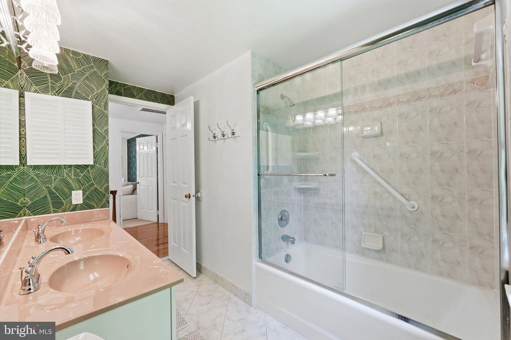 Image 31 of property listing at 2213 AVENTURINE WAY, Silver Spring, MD 20904