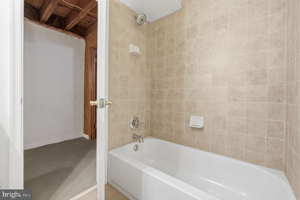 Image 36 of property listing at 2213 AVENTURINE WAY, Silver Spring, MD 20904