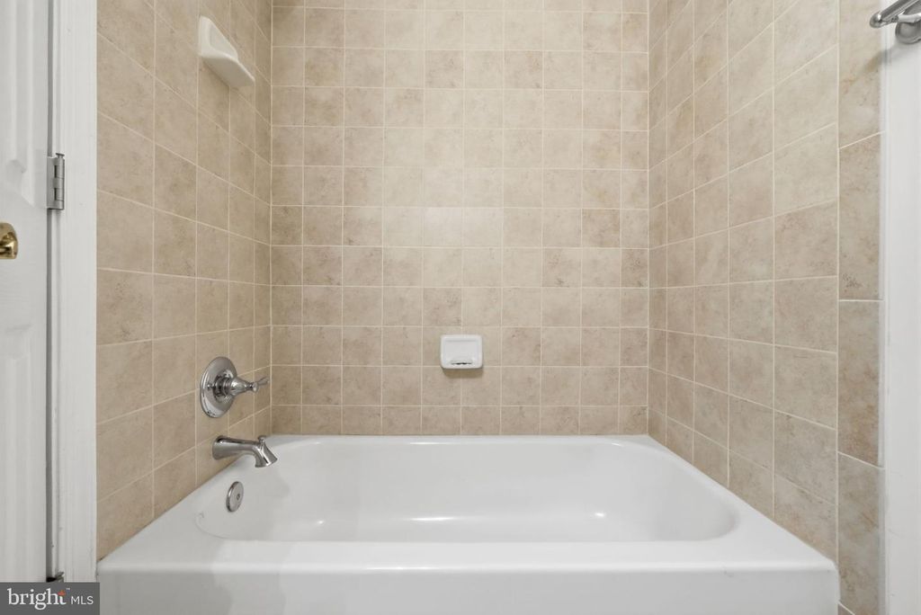 Image 37 of property listing at 2213 AVENTURINE WAY, Silver Spring, MD 20904