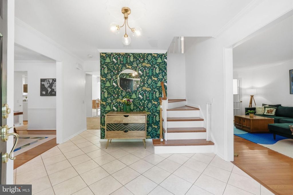 Image 4 of property listing at 2213 AVENTURINE WAY, Silver Spring, MD 20904