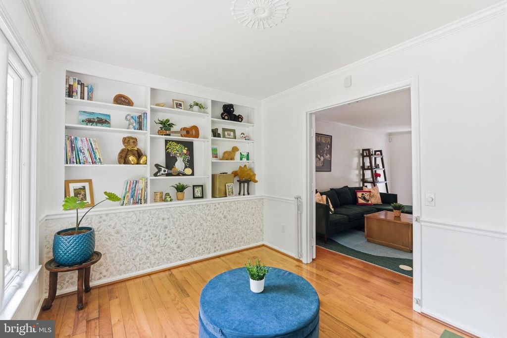 Image 8 of property listing at 2213 AVENTURINE WAY, Silver Spring, MD 20904