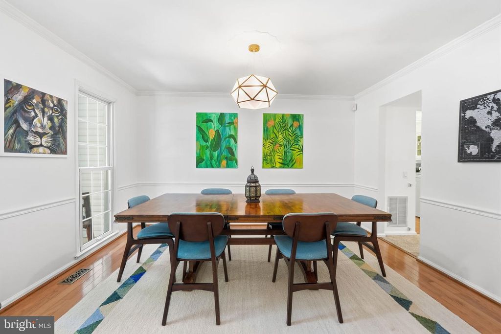 Image 9 of property listing at 2213 AVENTURINE WAY, Silver Spring, MD 20904