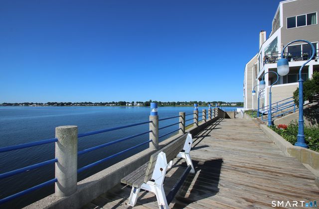 14 Harbour Close, New Haven, CT 06519