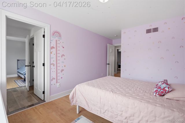 15918 Camperdown Avenue, Clinton Charter Township, MI 48035