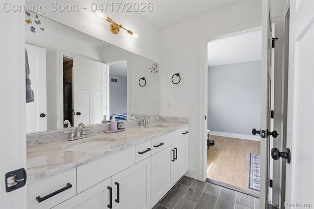 15918 Camperdown Avenue, Clinton Charter Township, MI 48035