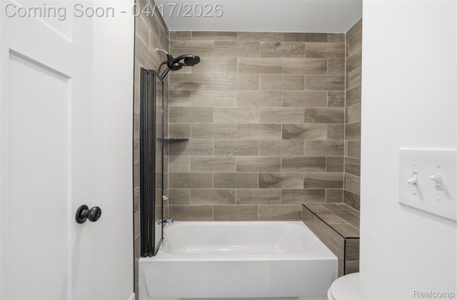 15918 Camperdown Avenue, Clinton Charter Township, MI 48035