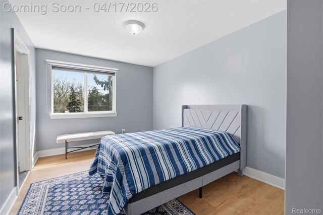 15918 Camperdown Avenue, Clinton Charter Township, MI 48035