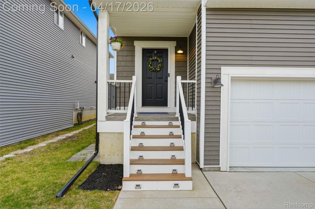 15918 Camperdown Avenue, Clinton Charter Township, MI 48035