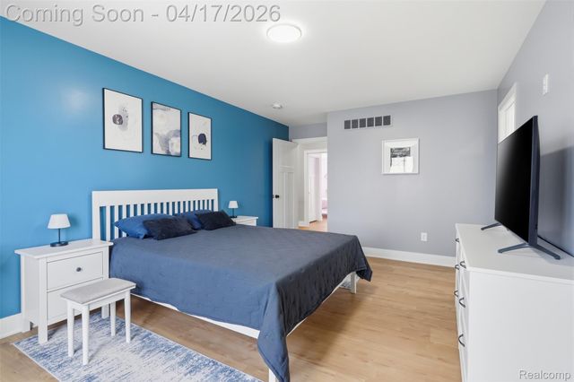 15918 Camperdown Avenue, Clinton Charter Township, MI 48035