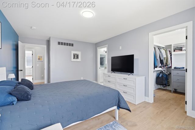 15918 Camperdown Avenue, Clinton Charter Township, MI 48035