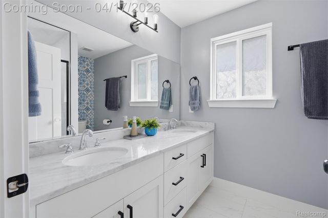 15918 Camperdown Avenue, Clinton Charter Township, MI 48035