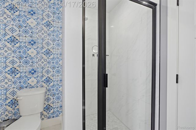 15918 Camperdown Avenue, Clinton Charter Township, MI 48035