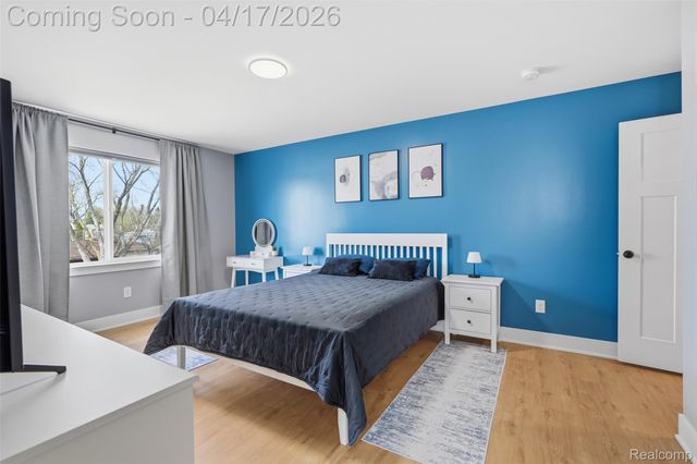 15918 Camperdown Avenue, Clinton Charter Township, MI 48035