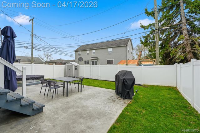 15918 Camperdown Avenue, Clinton Charter Township, MI 48035