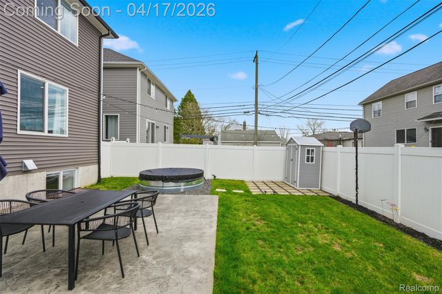 15918 Camperdown Avenue, Clinton Charter Township, MI 48035