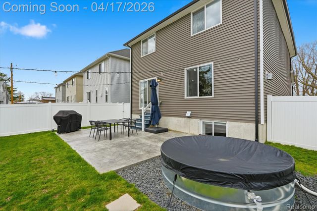 15918 Camperdown Avenue, Clinton Charter Township, MI 48035