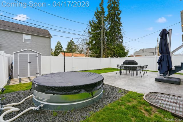 15918 Camperdown Avenue, Clinton Charter Township, MI 48035