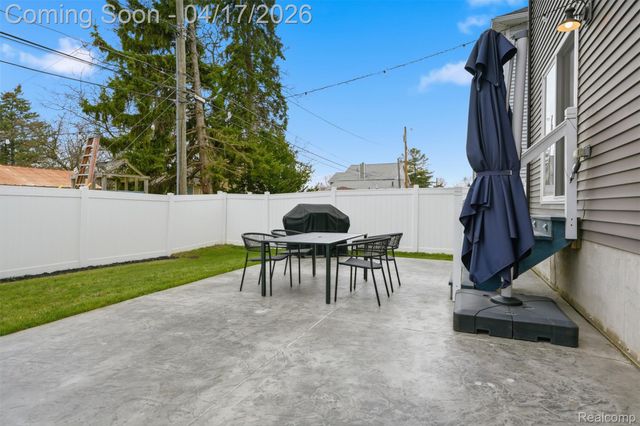 15918 Camperdown Avenue, Clinton Charter Township, MI 48035