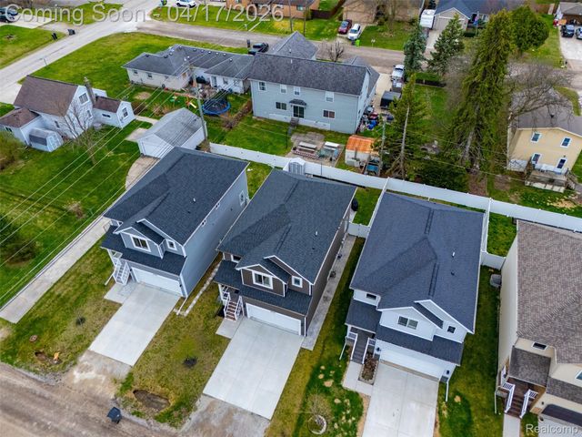 15918 Camperdown Avenue, Clinton Charter Township, MI 48035