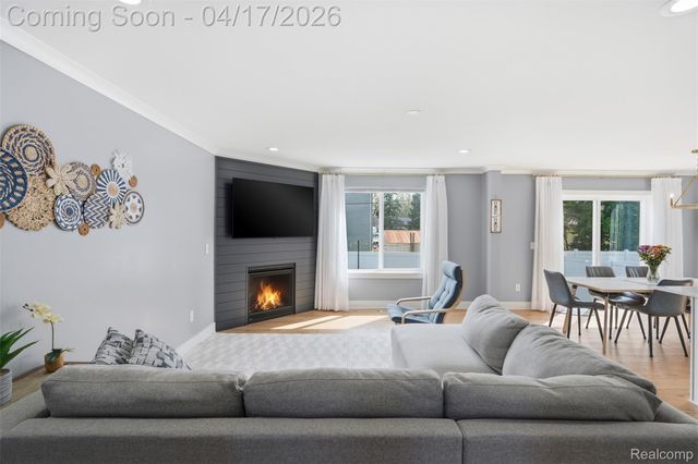 15918 Camperdown Avenue, Clinton Charter Township, MI 48035